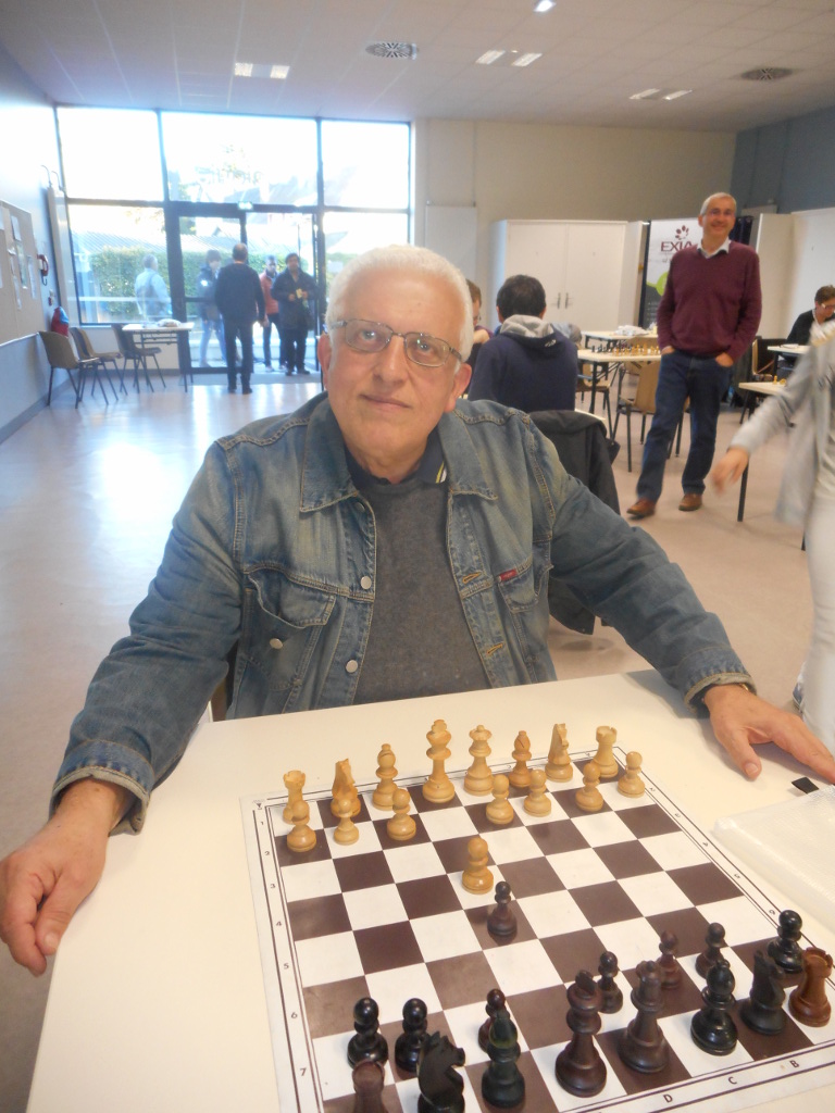 Portrait de André AROUS - Un retraité qui reste en forme intellectuellement, grâce aux échecs